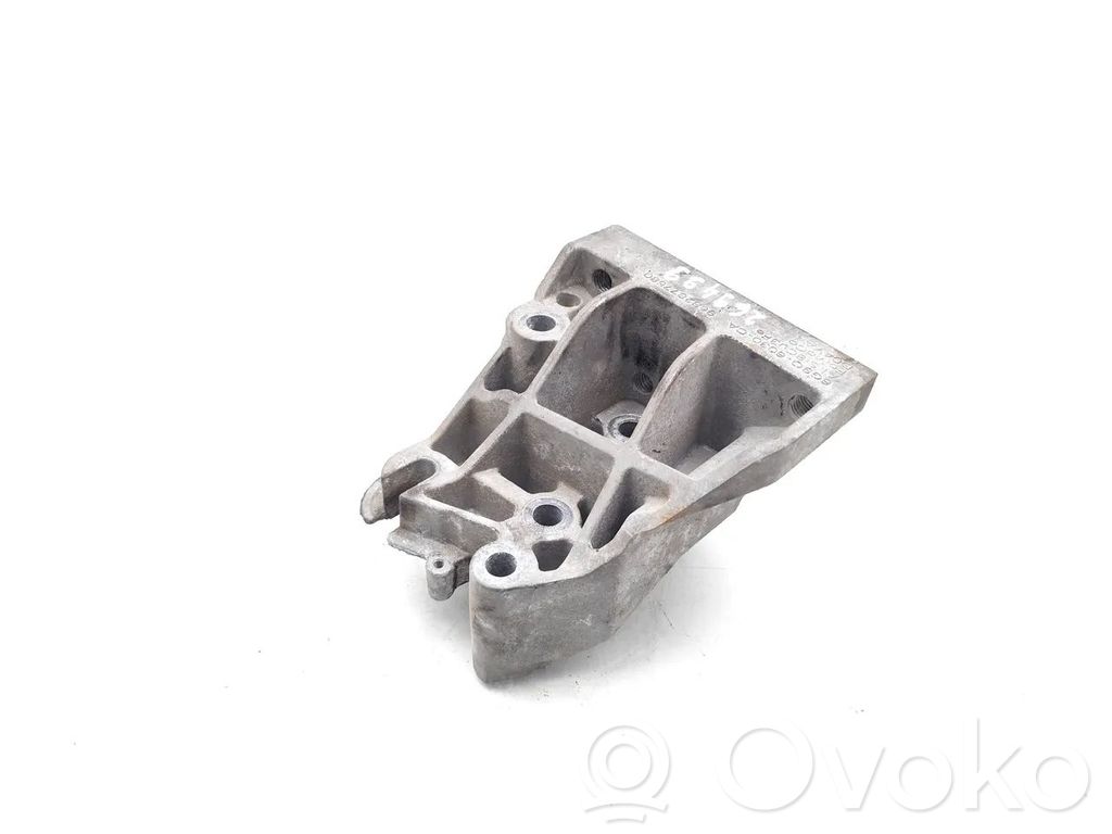 Land Rover Discovery 4 - LR4 Engine mounting bracket 