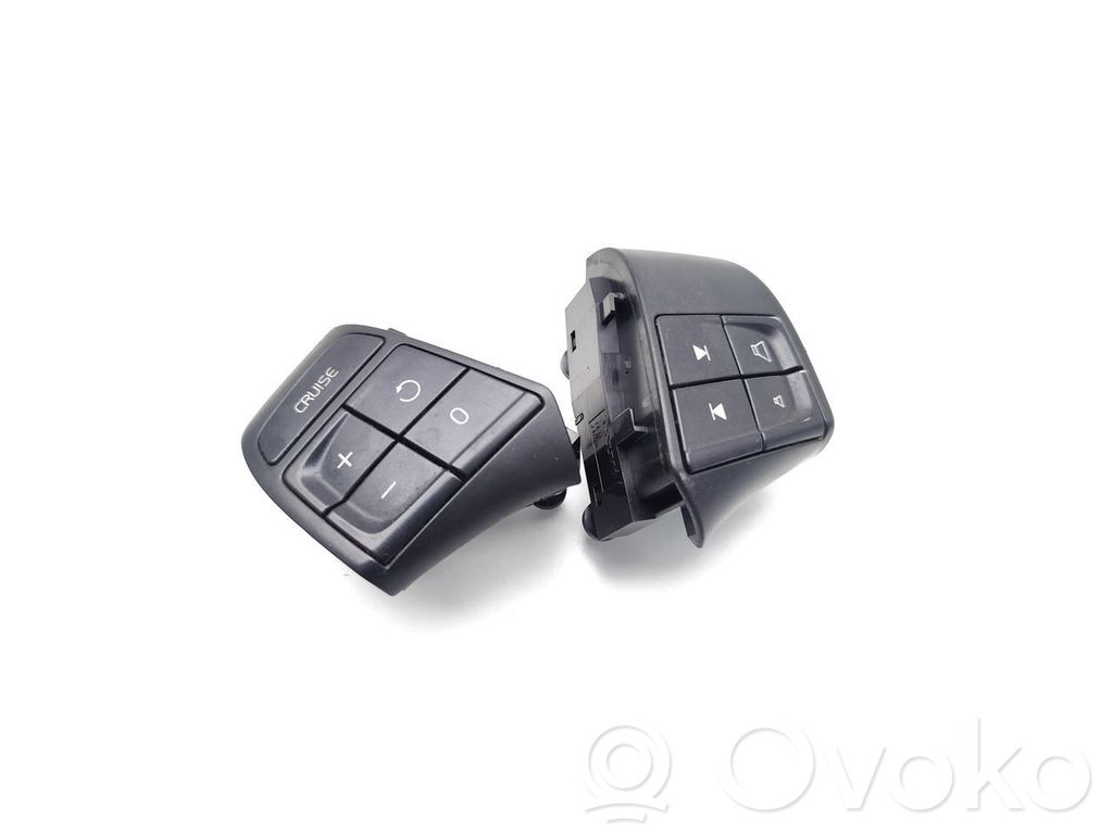 Volvo XC70 Boutons / interrupteurs volant 