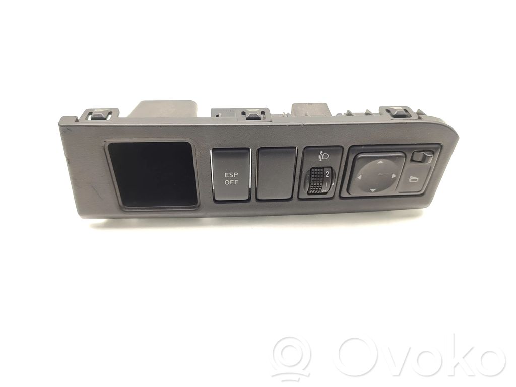 Other switches/knobs/shifts   684859U000,P10971