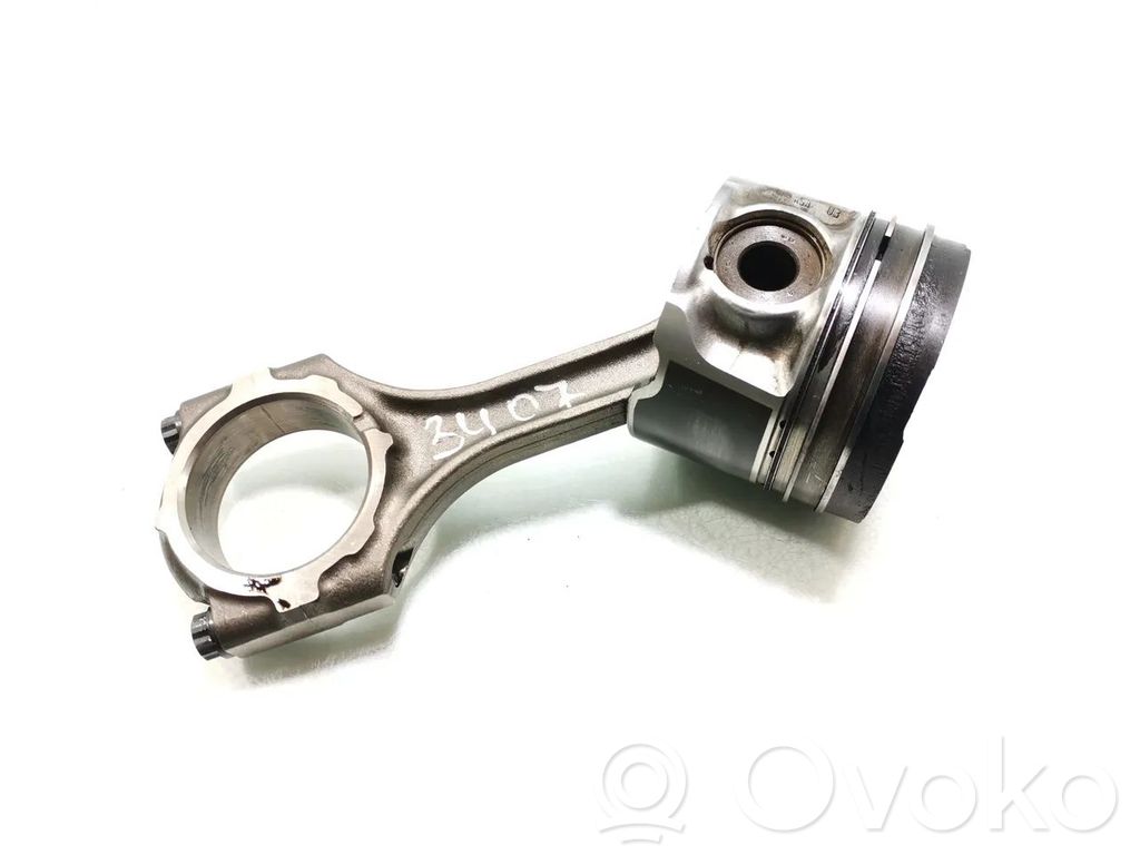 Toyota Avensis T270 Piston with connecting rod 