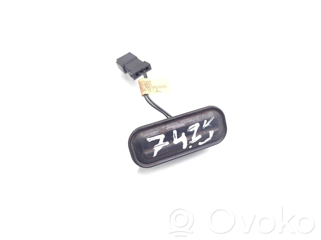 Tailgate opening switch   13359895