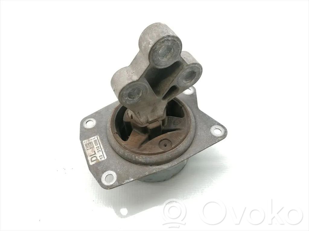 Opel Insignia A Engine mount bracket 