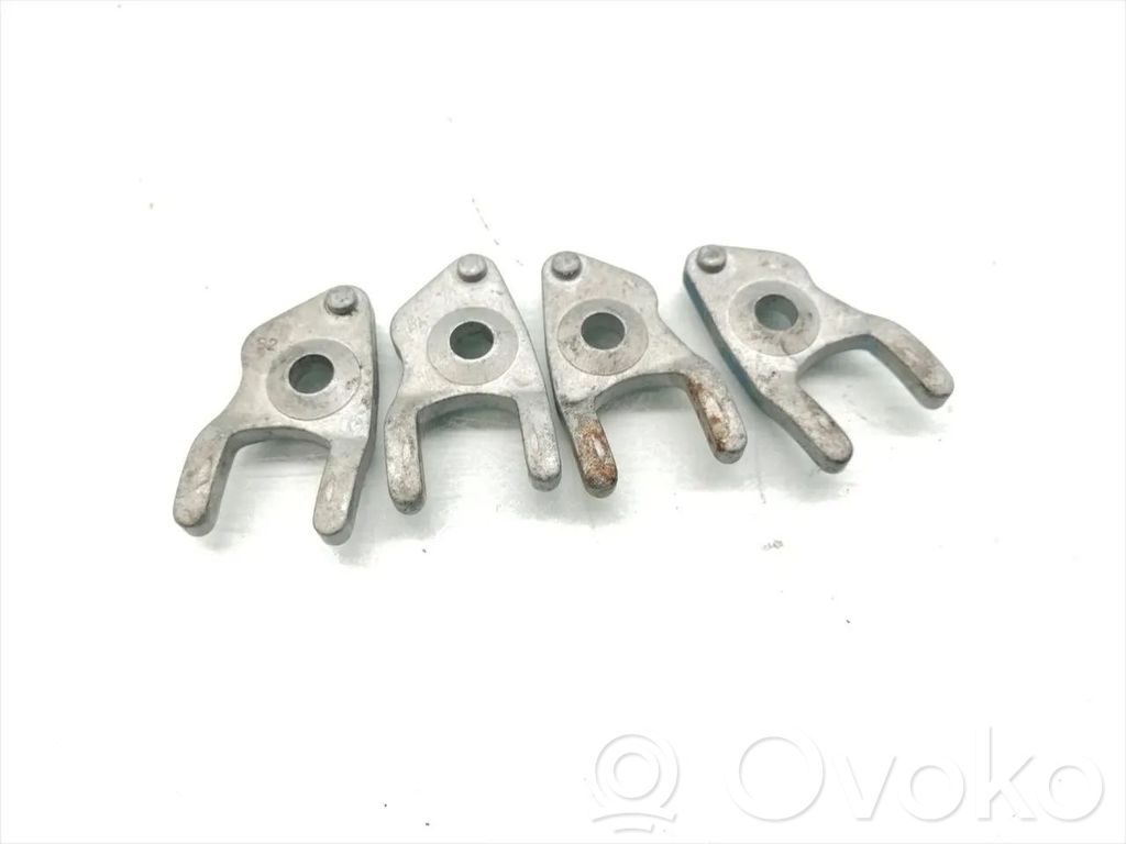 Abrazadera del inyector de combustible