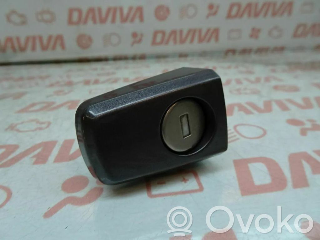 Chevrolet Orlando Front door lock 