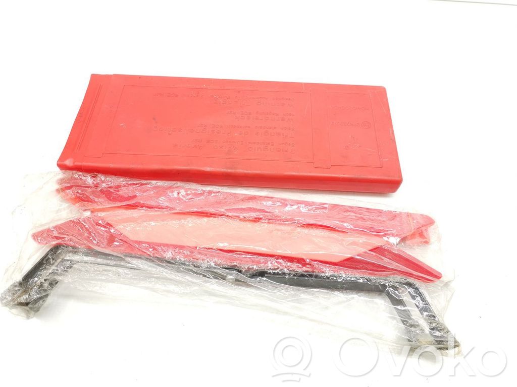 Mazda MPV Staffa supporto del triangolo d’emergenza 