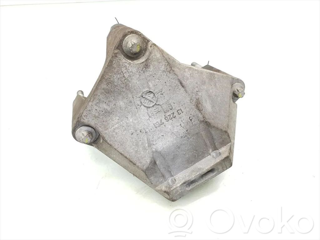 Opel Astra H Engine mounting bracket 