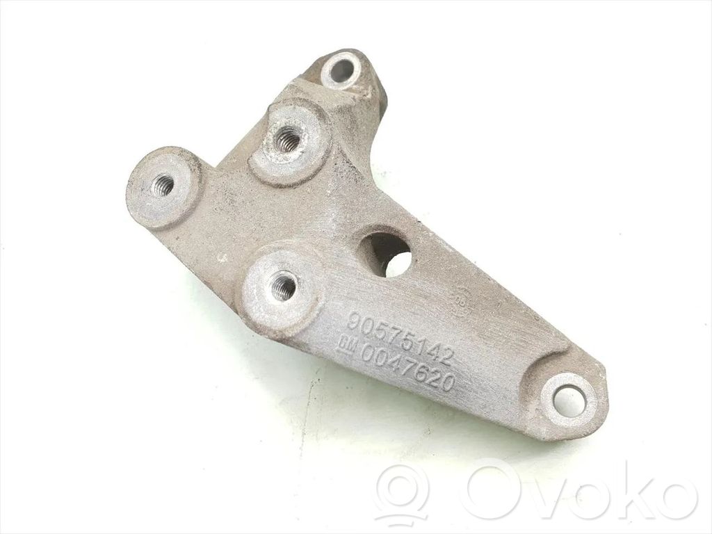 Engine mounting bracket   0047620,90575142