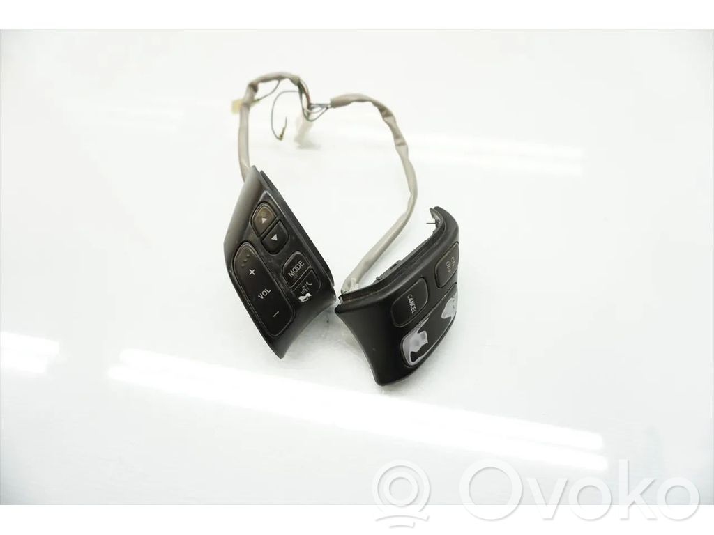 Mazda 5 Steering wheel buttons/switches 
