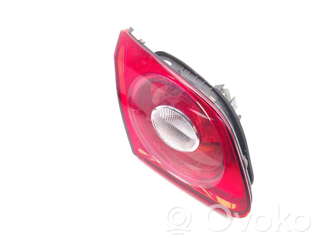 Tailgate rear/tail lights