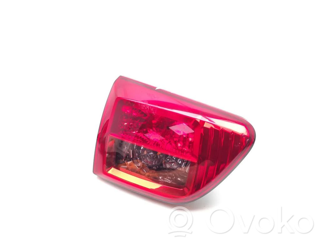Peugeot 4007 Lampy tylnej klapy bagażnika 
