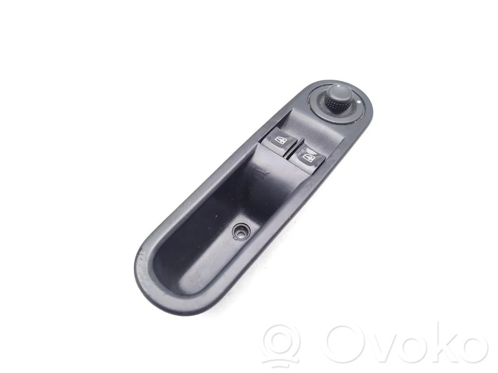 Renault Twingo III Electric window control switch 