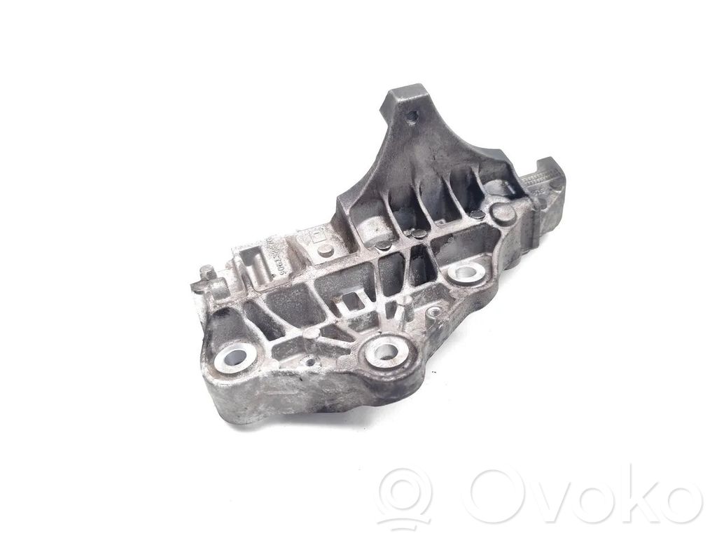 Jeep Grand Cherokee Engine mounting bracket 