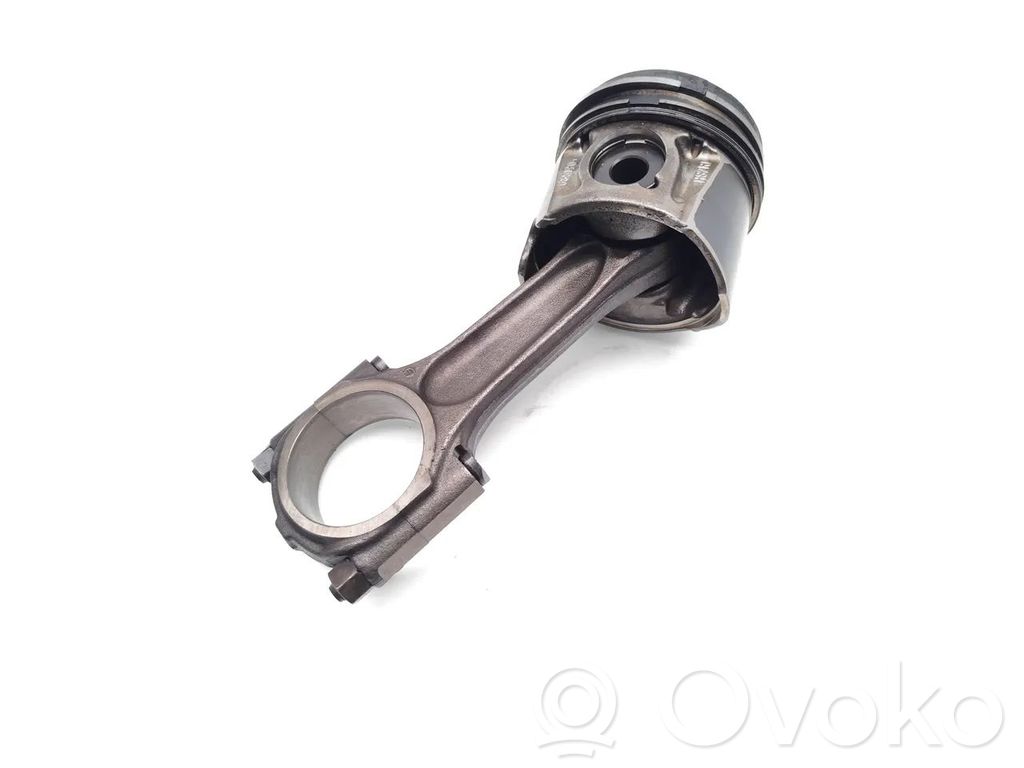 Ford Focus C-MAX Piston with connecting rod 