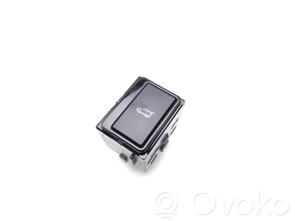 Tailgate/boot open switch button   J9D311B654AA