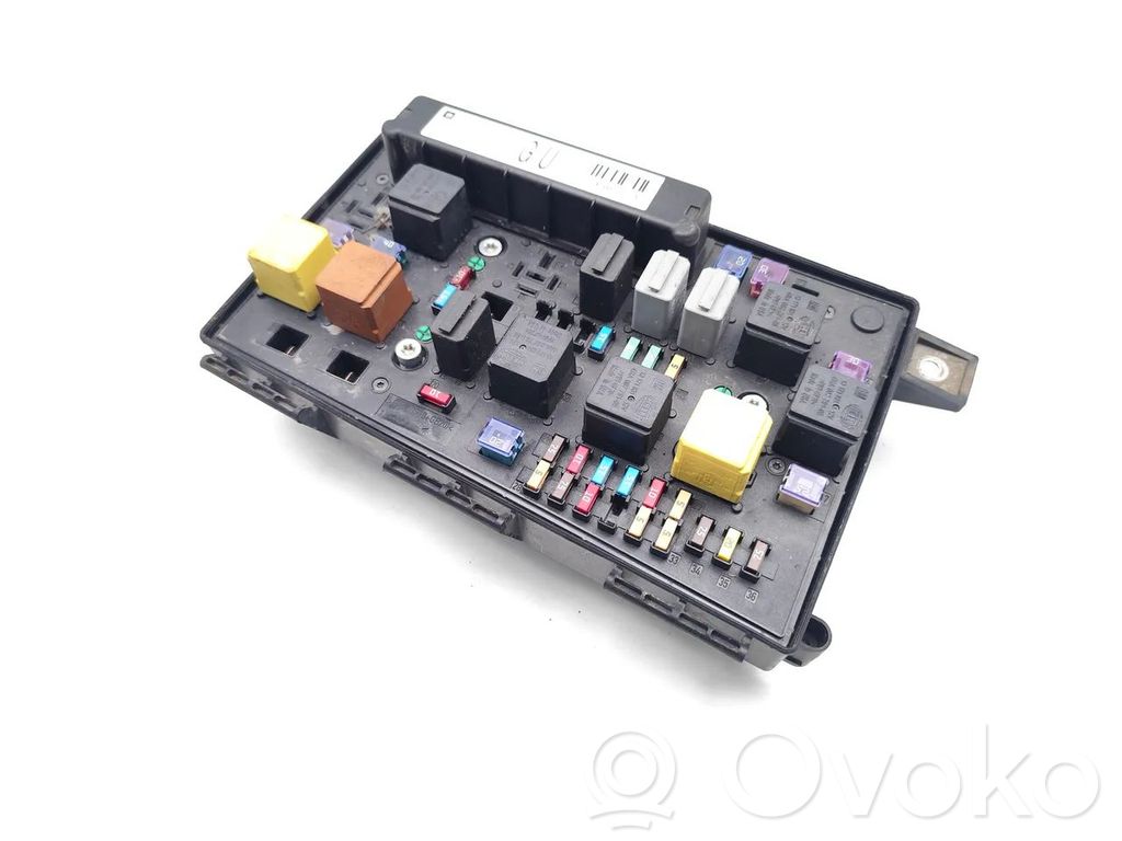 Opel Astra H Sulakemoduuli 