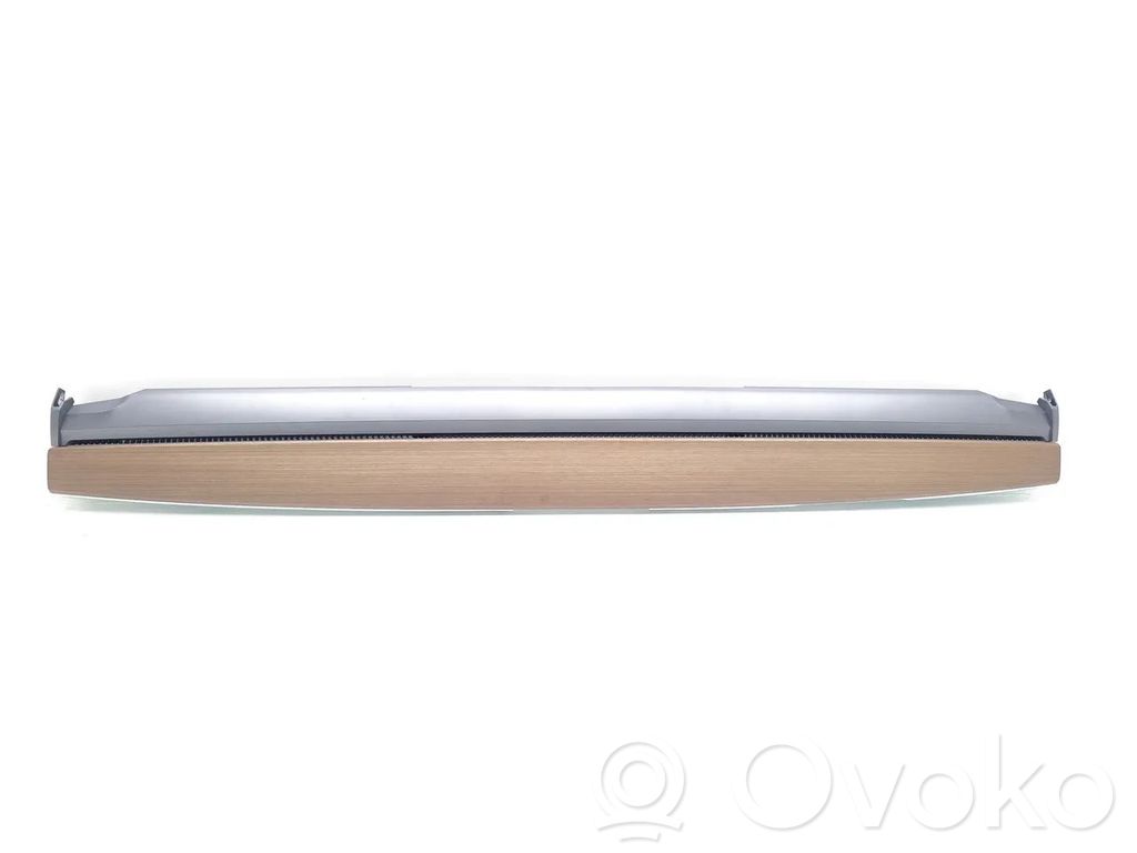 Tesla Model 3 Paneelin lista 