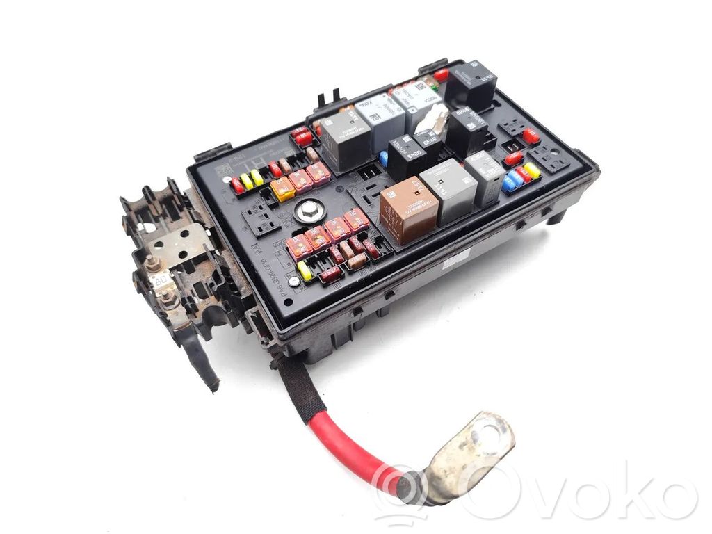 Opel Astra J Fuse module 