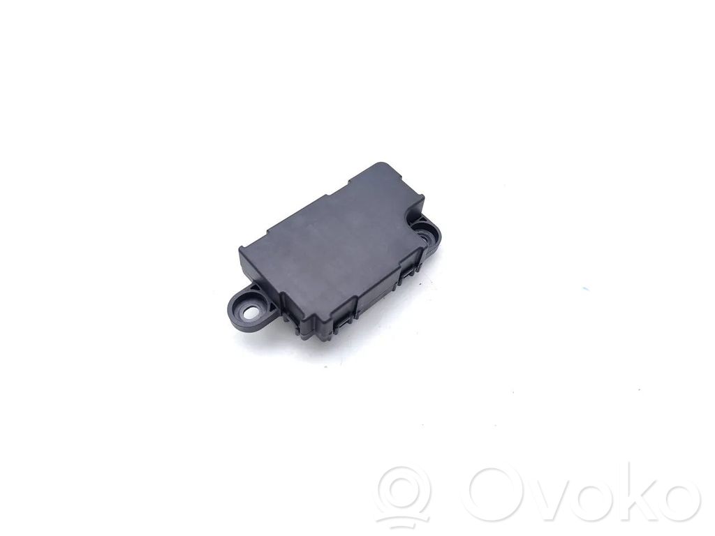 Tesla Model 3 Antenos stiprintuvas 