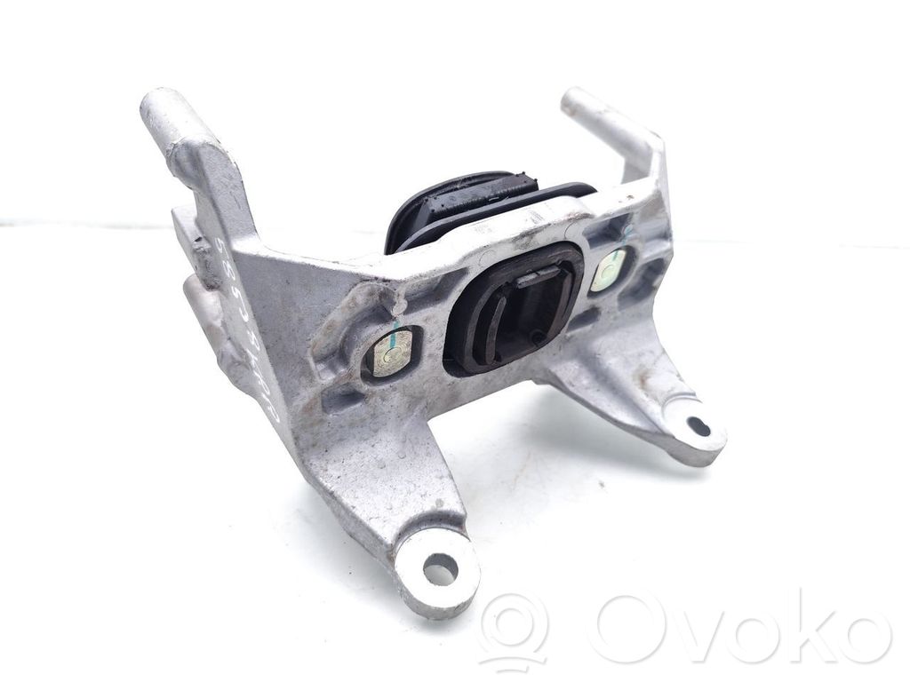 Nissan Qashqai J12 Engine mount bracket 