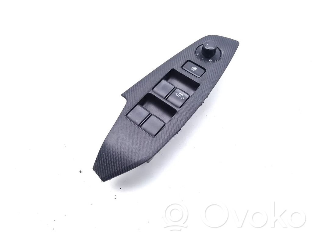 Mazda 3 III Electric window control switch 