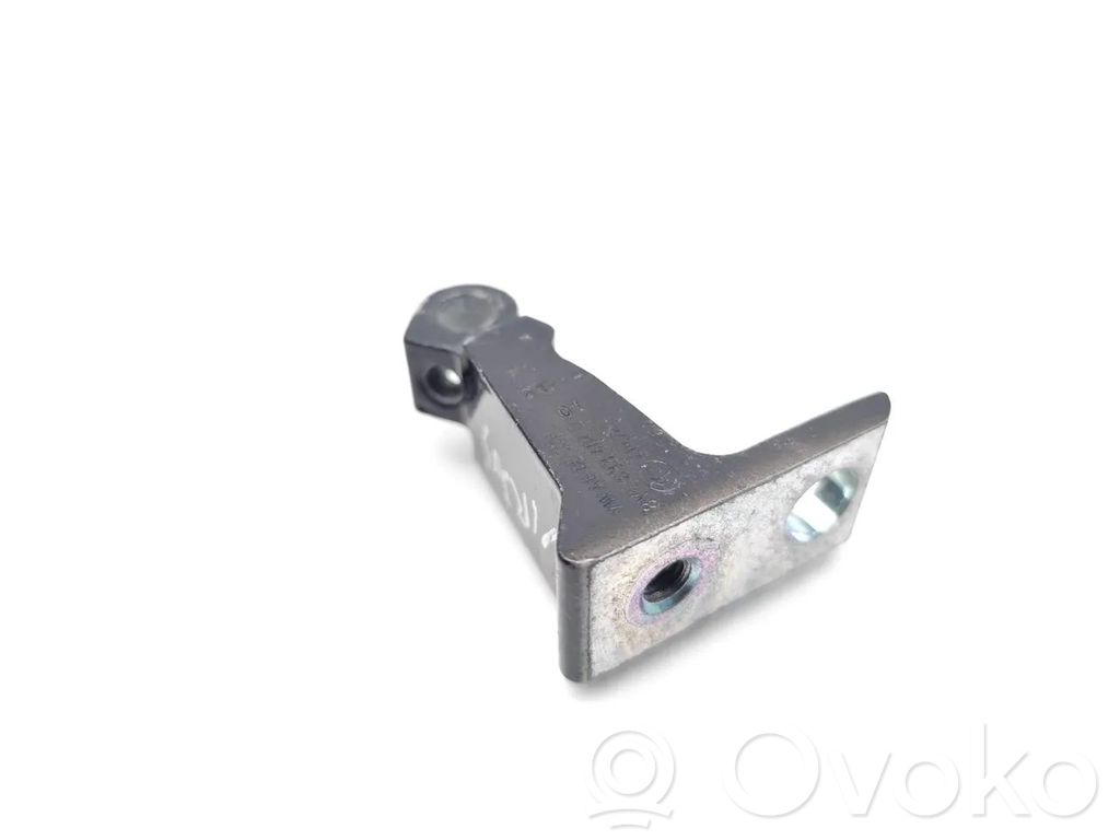 Front door upper hinge   8V5833404D