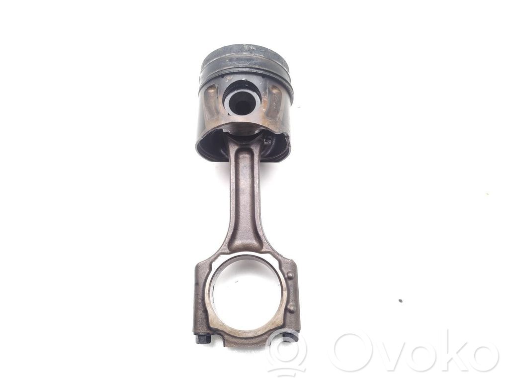 Chevrolet Orlando Piston with connecting rod 