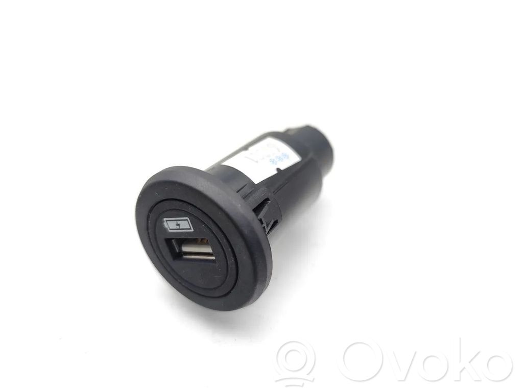 Jaguar I-Pace USB socket connector 