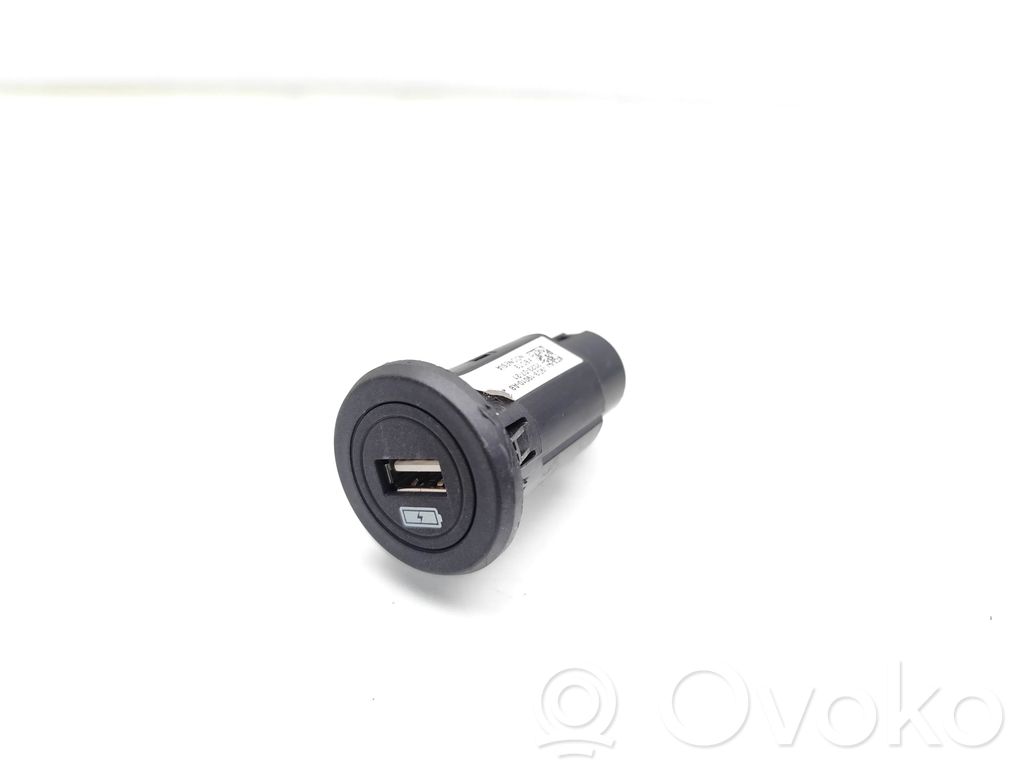 Jaguar I-Pace USB socket connector 