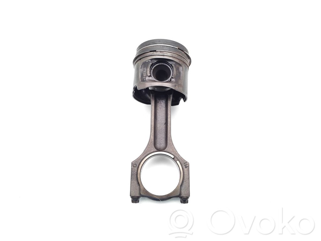 Piston with connecting rod   N47D20A