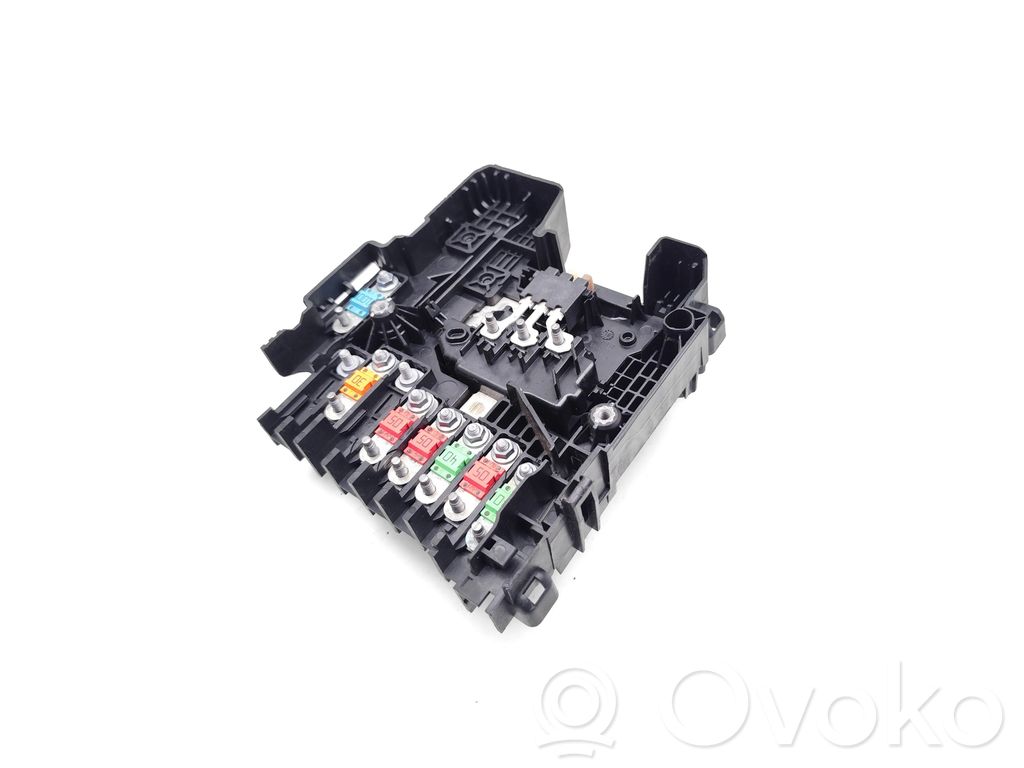 Peugeot Traveller Fuse module 