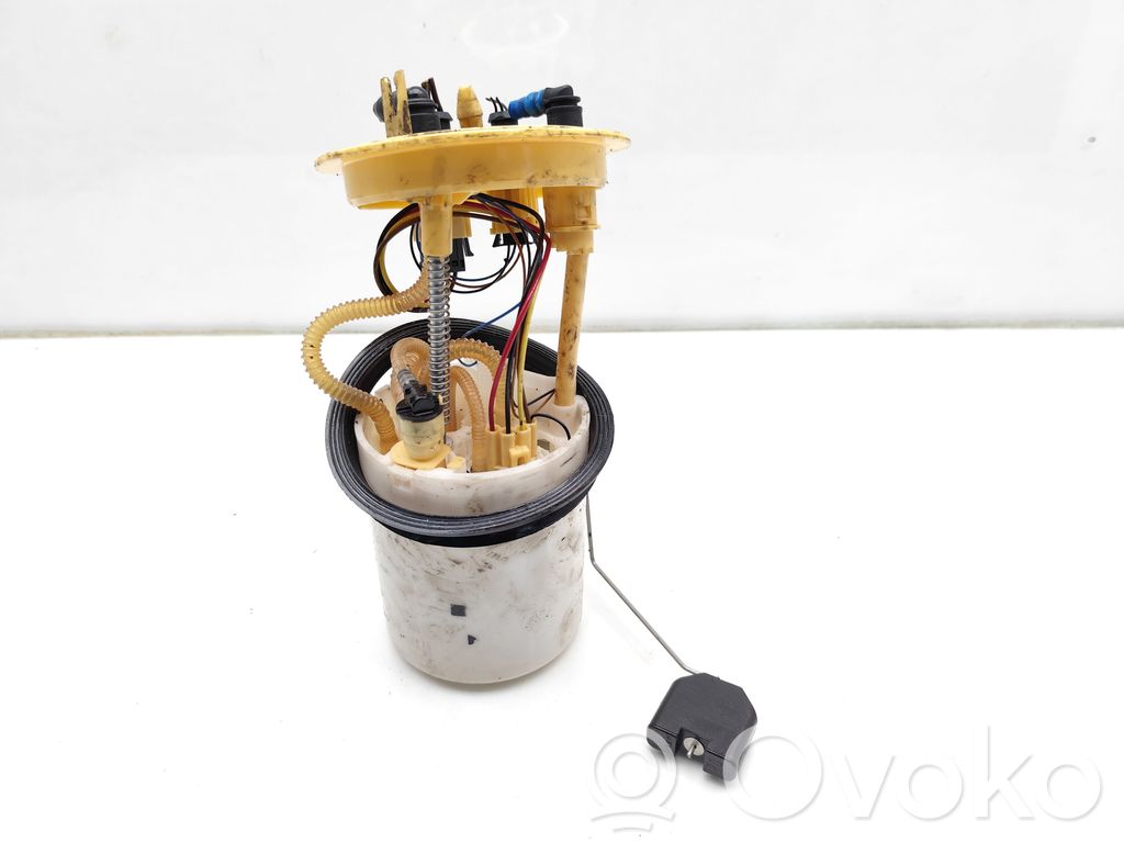 Skoda Superb B8 (3V) Bomba interna de combustible 