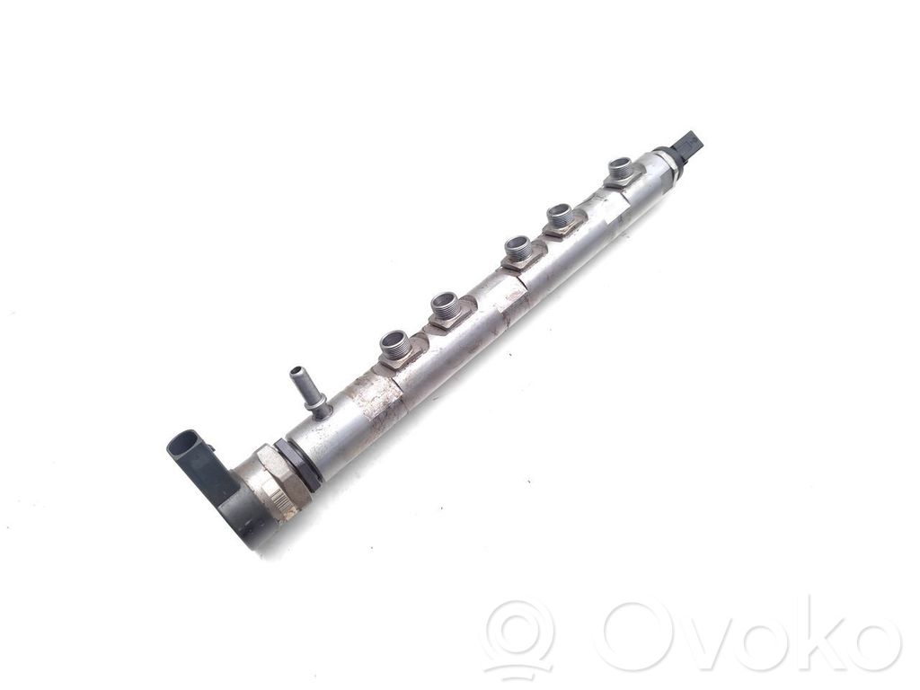 BMW 1 E81 E87 Rampă alimentare injectoare 
