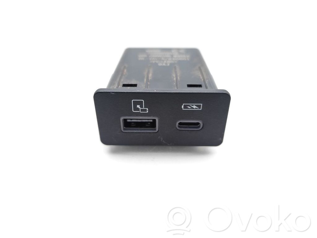Connecteur/prise USB   703000724AA
