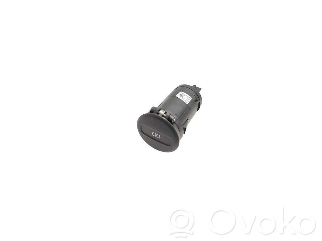 Polestar 2 Gniazdo 12V przednie 