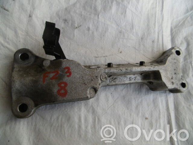 Peugeot 307 Engine mounting bracket 