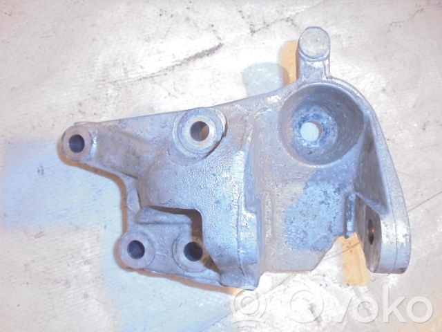 Citroen C5 Engine mounting bracket 