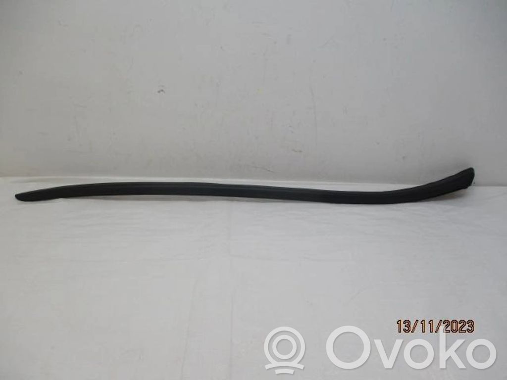 Windshield trim   9688471480