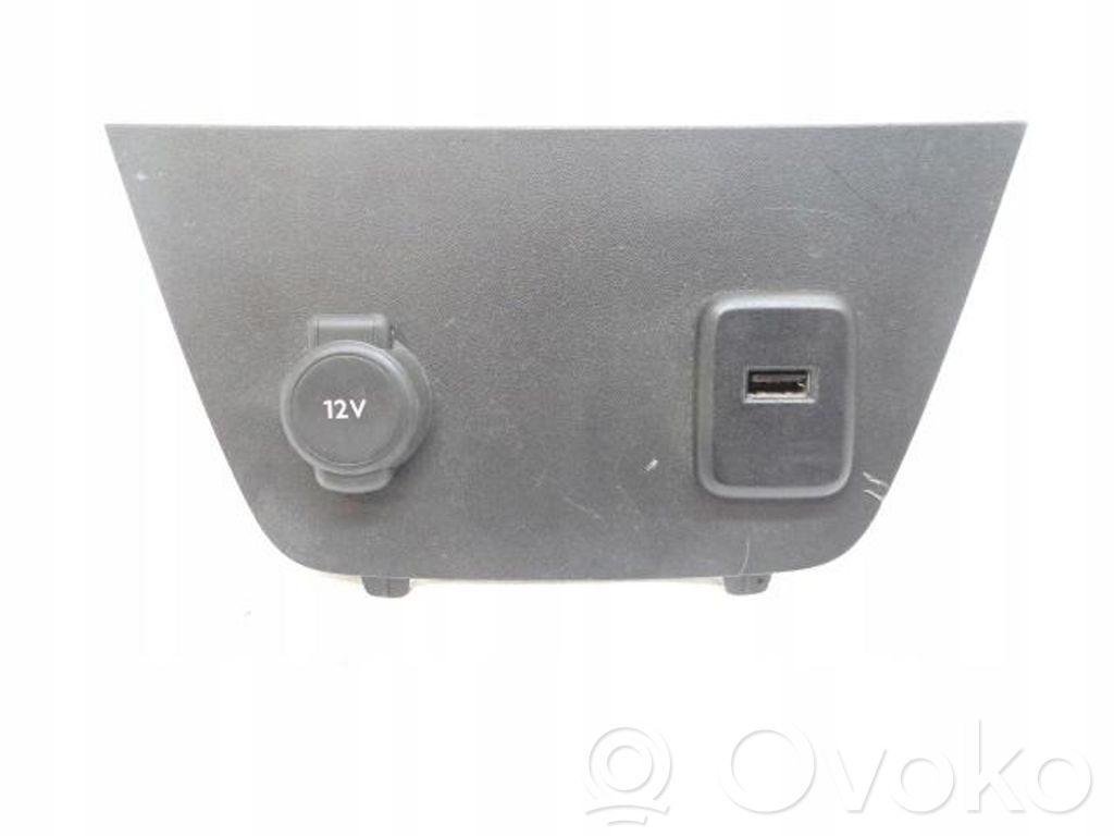 Enchufe conector USB   39072762
