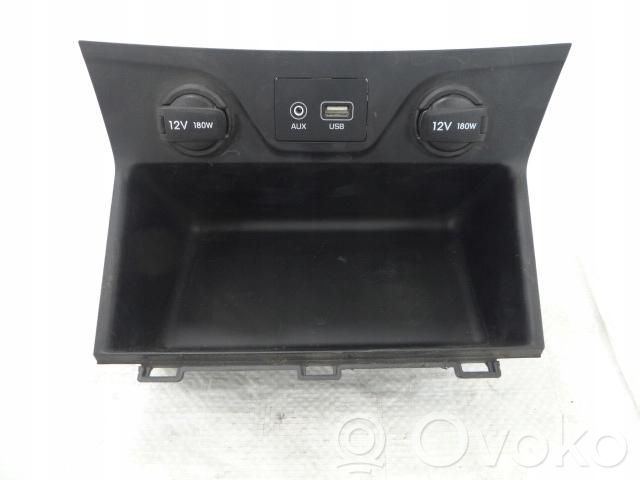 Hyundai Tucson TL Enchufe conector USB 