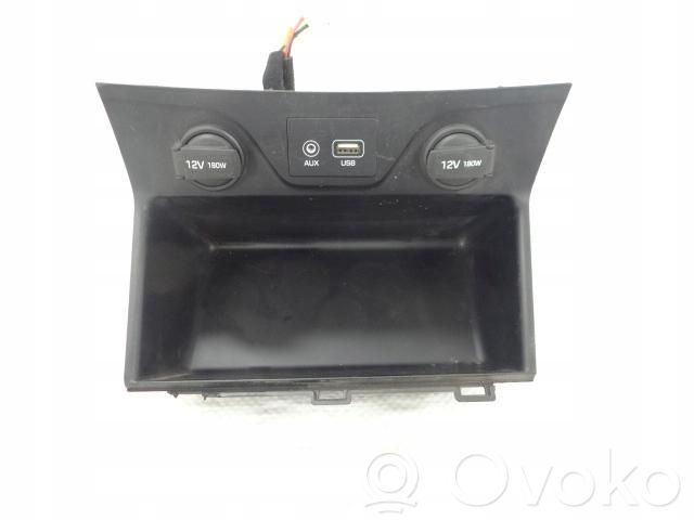Hyundai Tucson TL Enchufe conector USB 