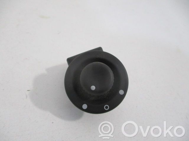 Renault Clio IV Wing mirror switch 