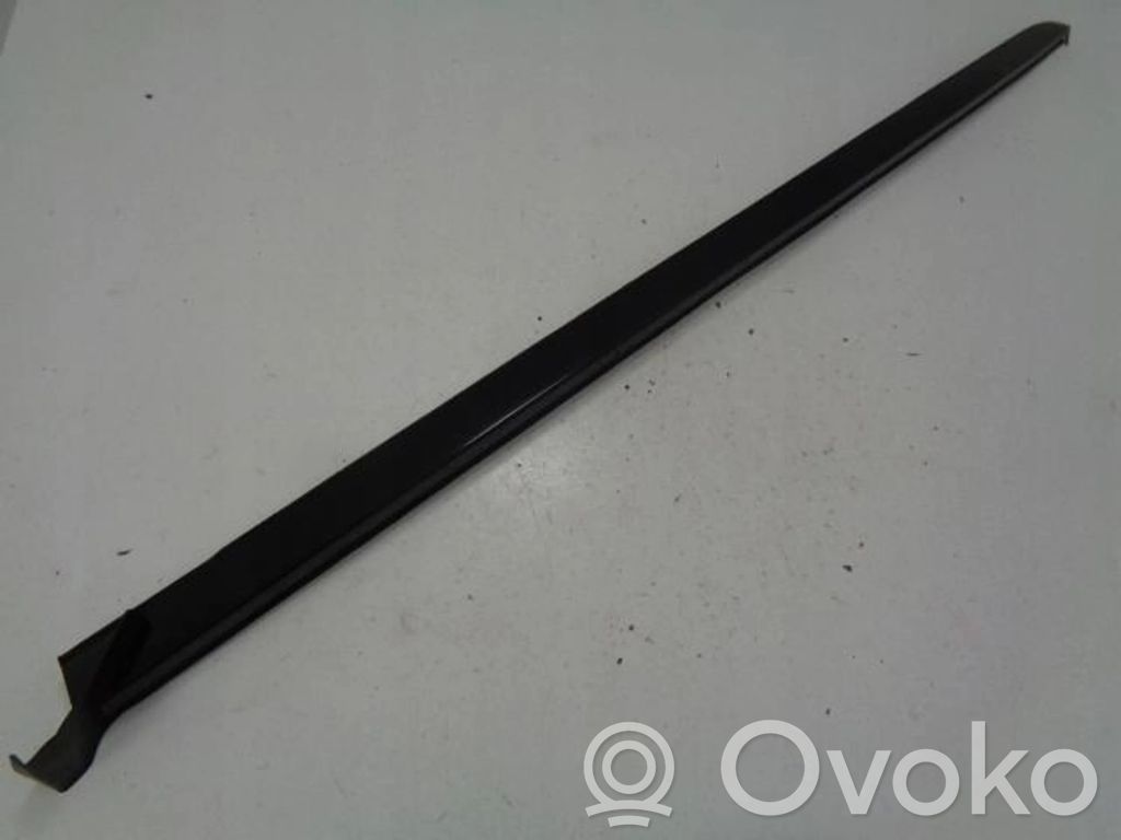 Peugeot 3008 II Windshield trim 