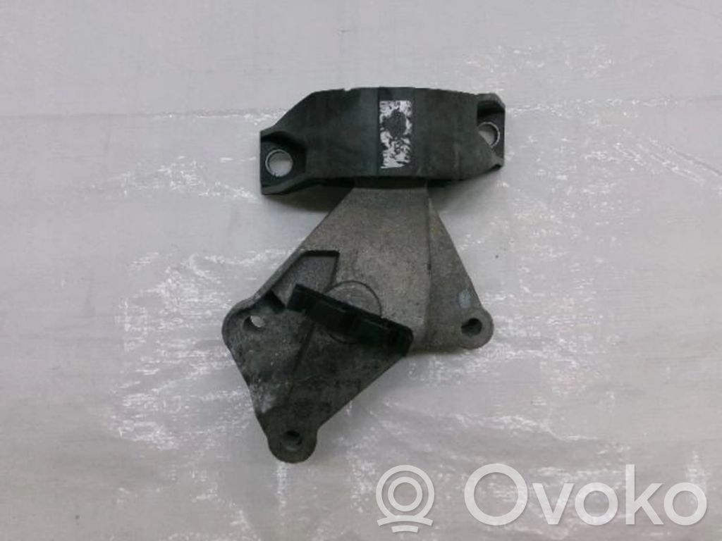Renault Clio IV Engine mount vacuum valve 