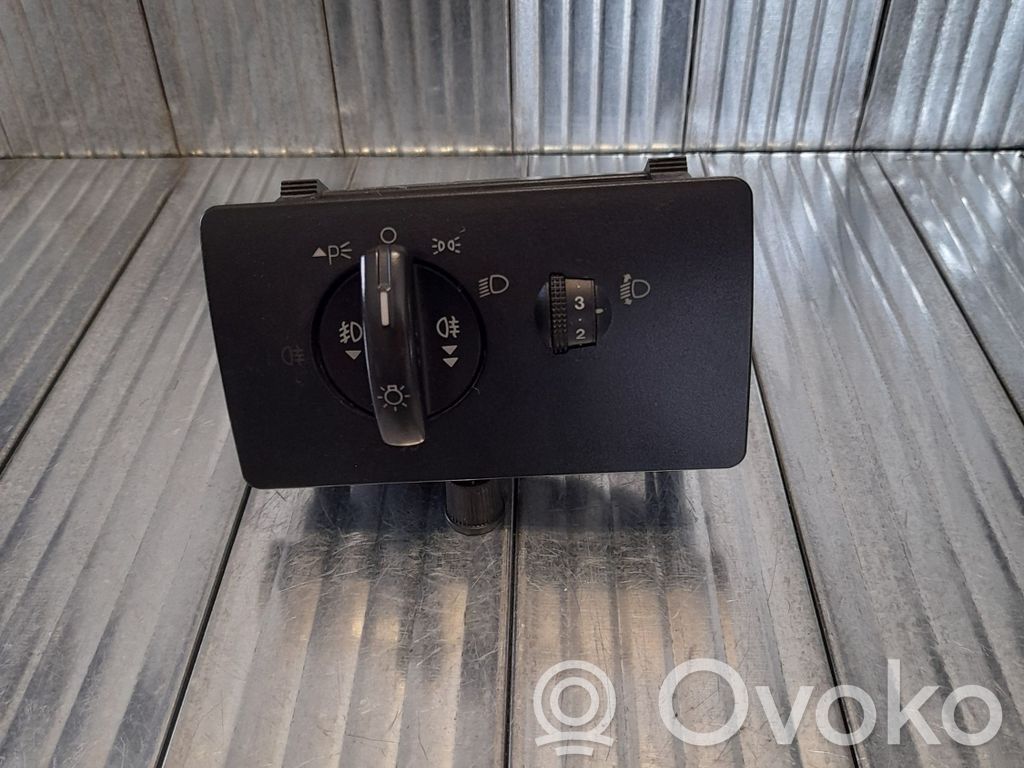 Light switch   7M5T13A024CA