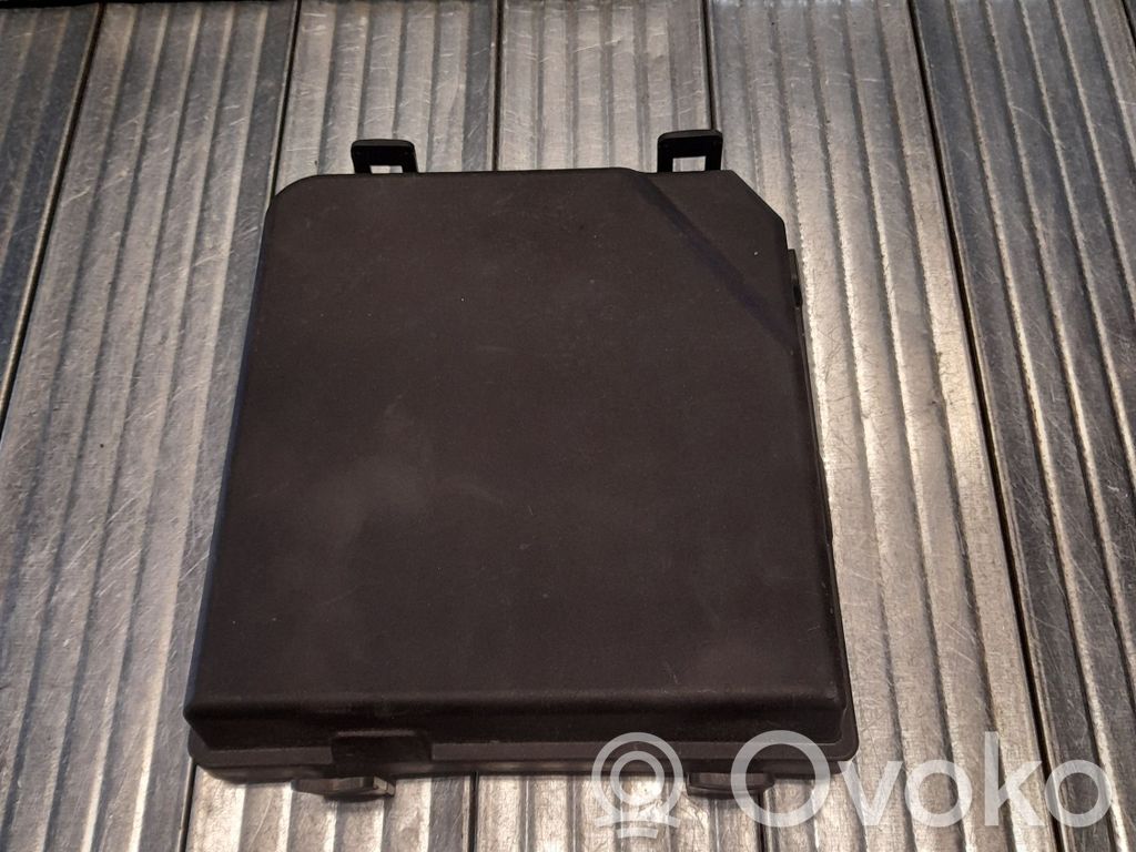 Nissan X-Trail T32 Fuse box cover 