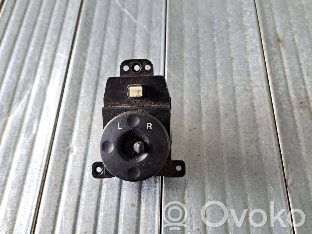 Wing mirror switch   935301G100