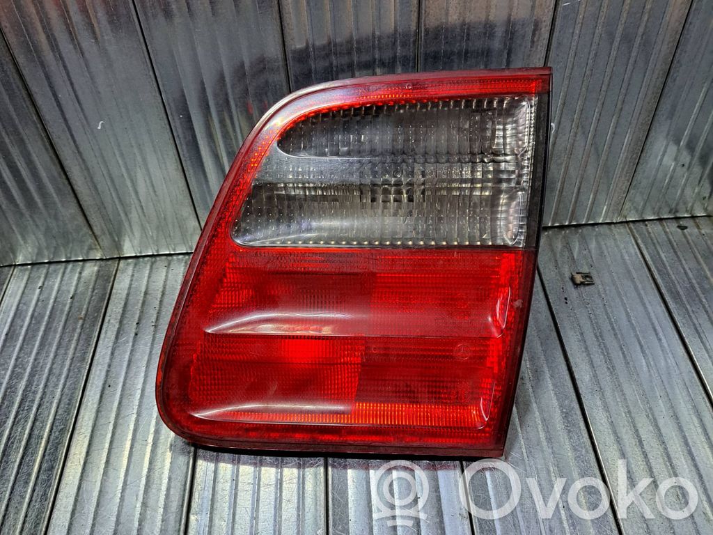 Mercedes-Benz E W210 Tailgate rear/tail lights 