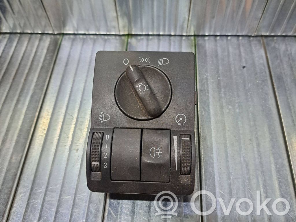 Light switch   9116613,0524119,28121