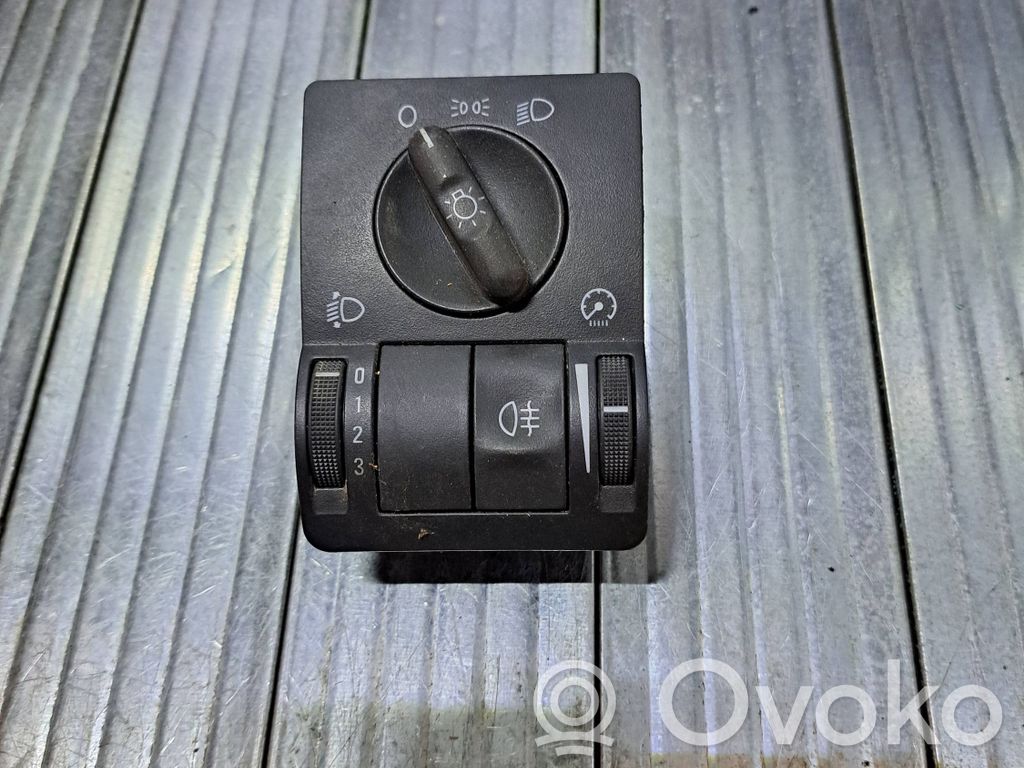 Light switch   9116615