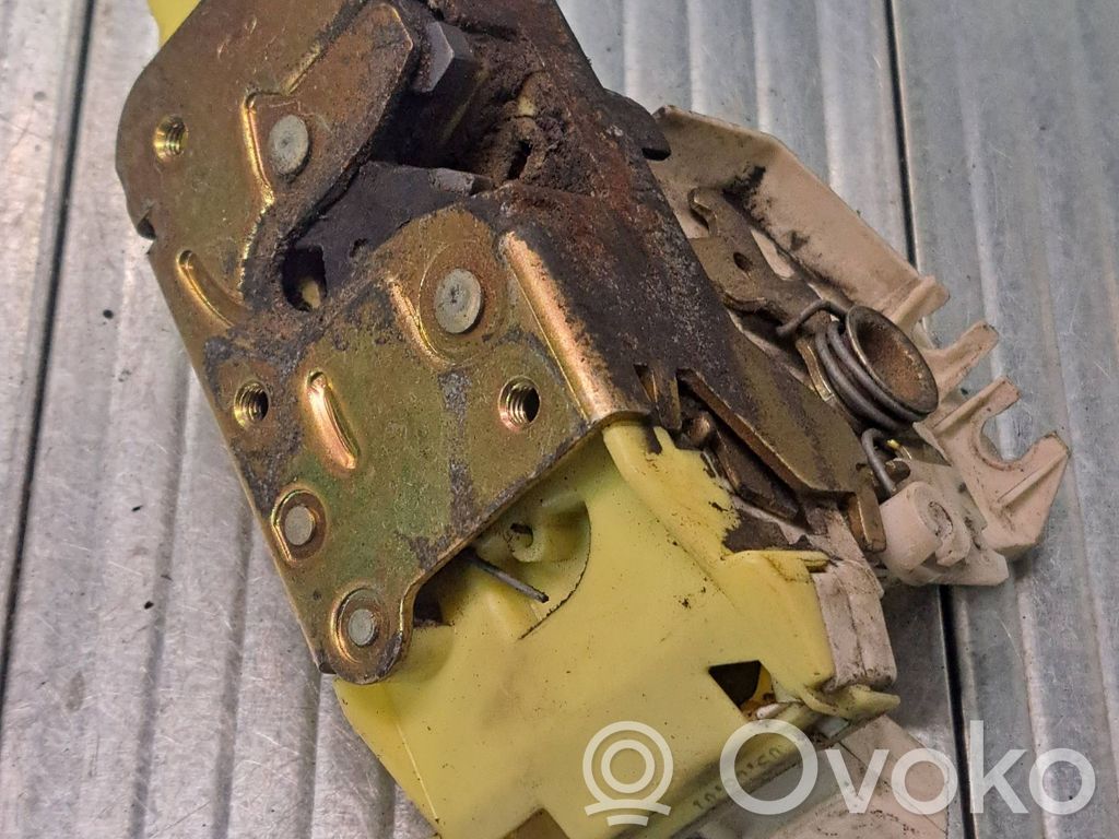 Ford Focus Aizmugurē slēdzene 
